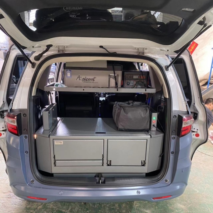 HONDA Odyssey with Customized Camping Box